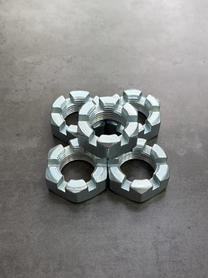 Гайка корончатая, прорезная низкая М27х1,5 DIN 937, класс прочности 8